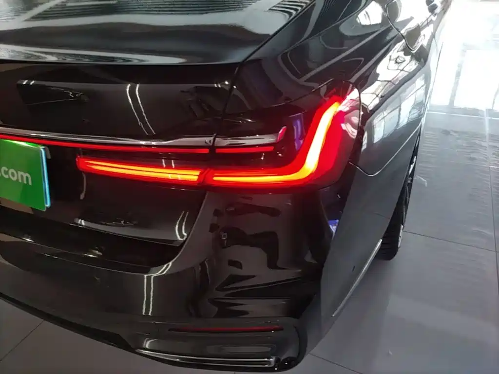 BMW 7 Series — миниатюра 8