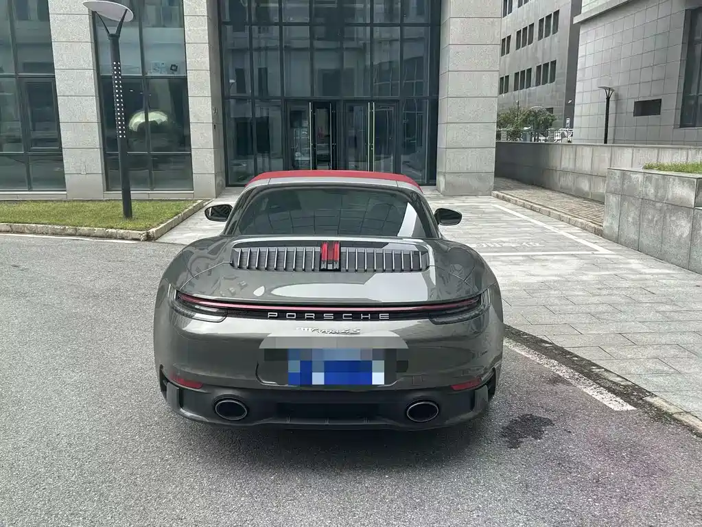 PORSCHE 911