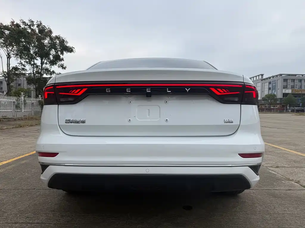 Geely Emgrand — миниатюра 7