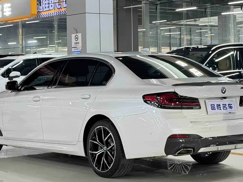 BMW 5 Series — миниатюра 4
