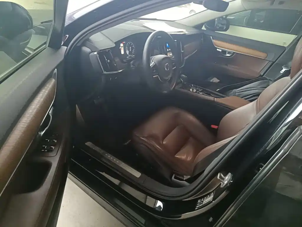 Volvo S90 — миниатюра 16