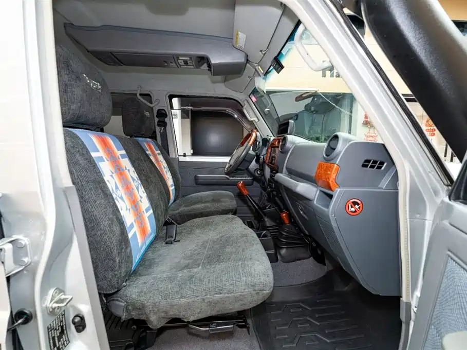 Toyota Land Cruiser LC76 2016 4.0L