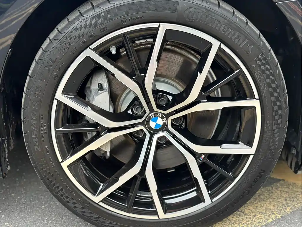 BMW 5 Series — миниатюра 17