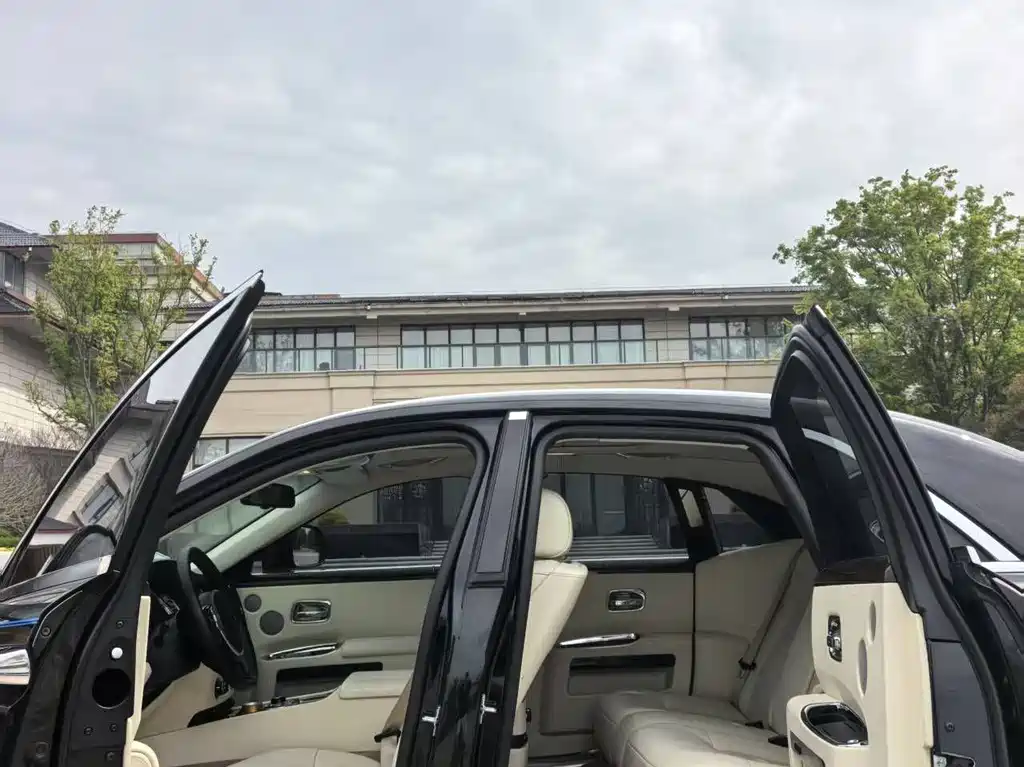 Rolls-Royce Ghost 2010 6.6T Standard