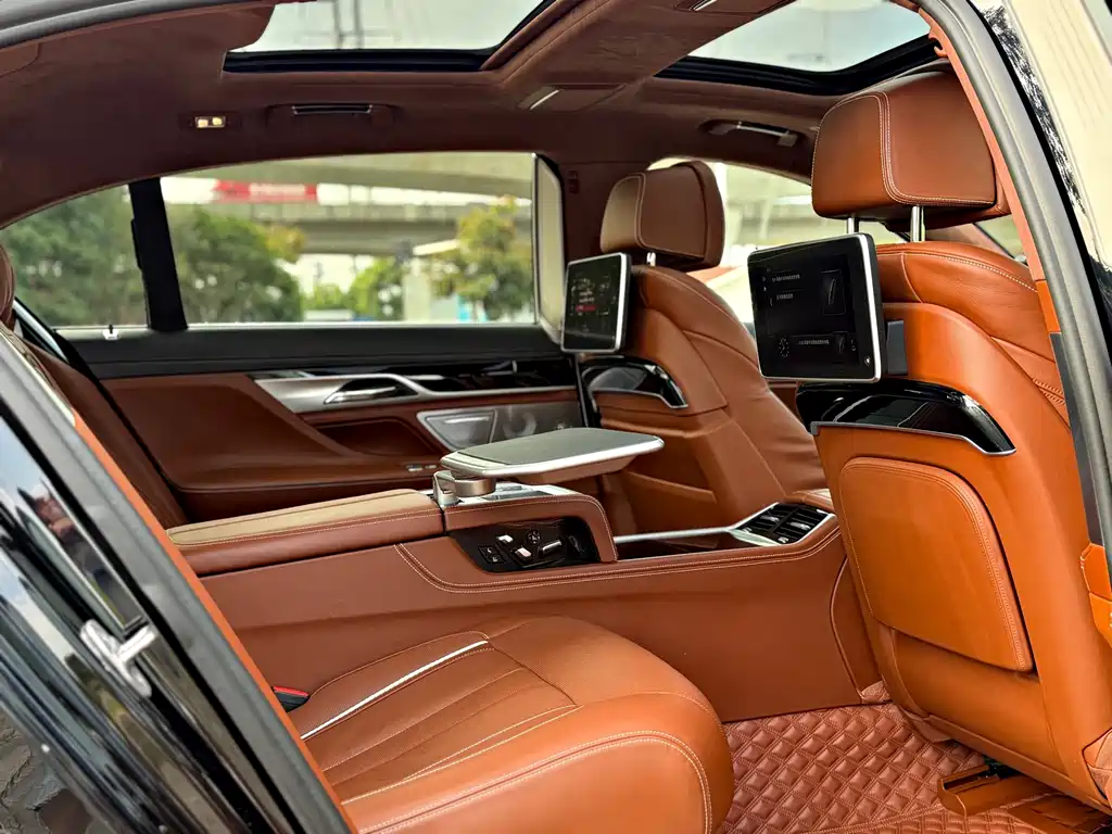 BMW 7 Series — миниатюра 15
