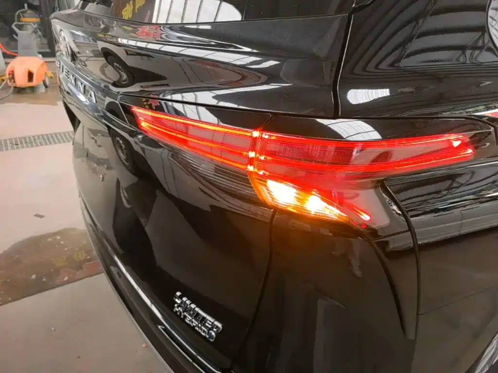 Toyota Sienna — миниатюра 8