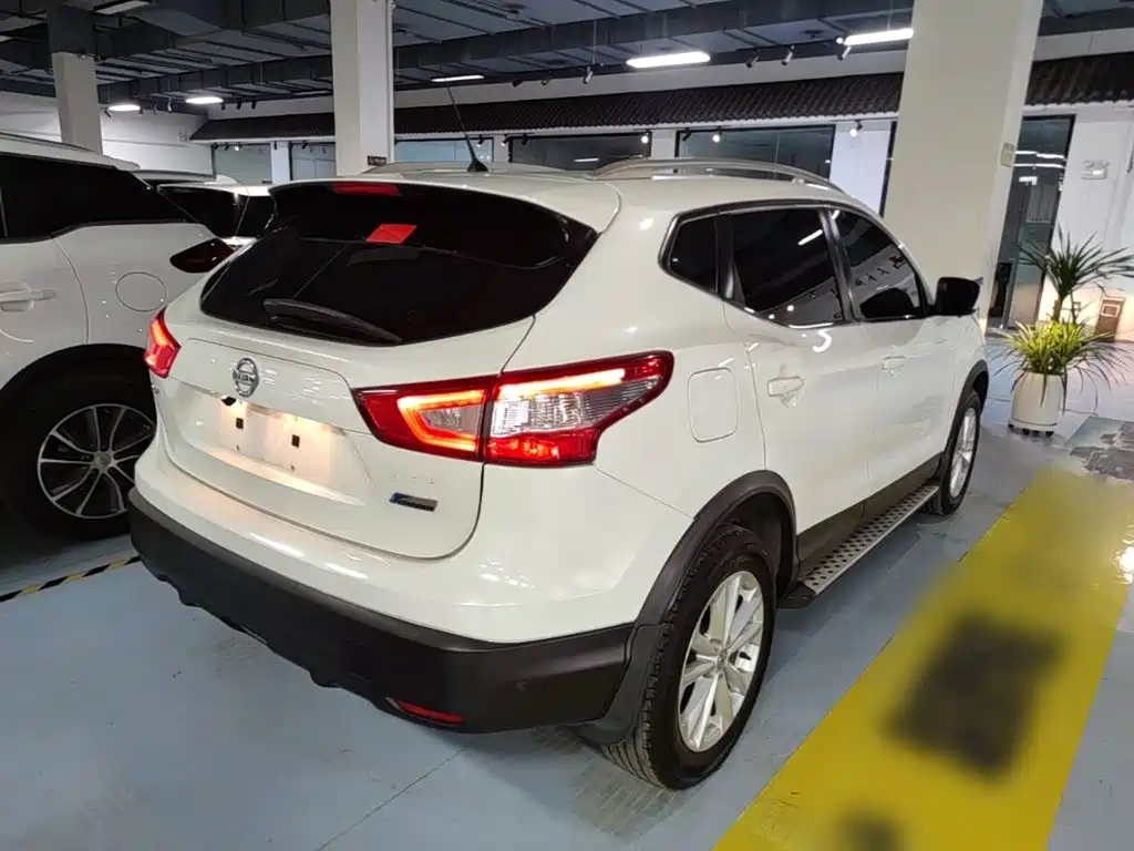 Nissan Qashqai — миниатюра 7