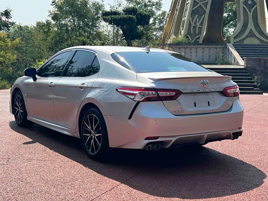 Toyota Camry — миниатюра 4