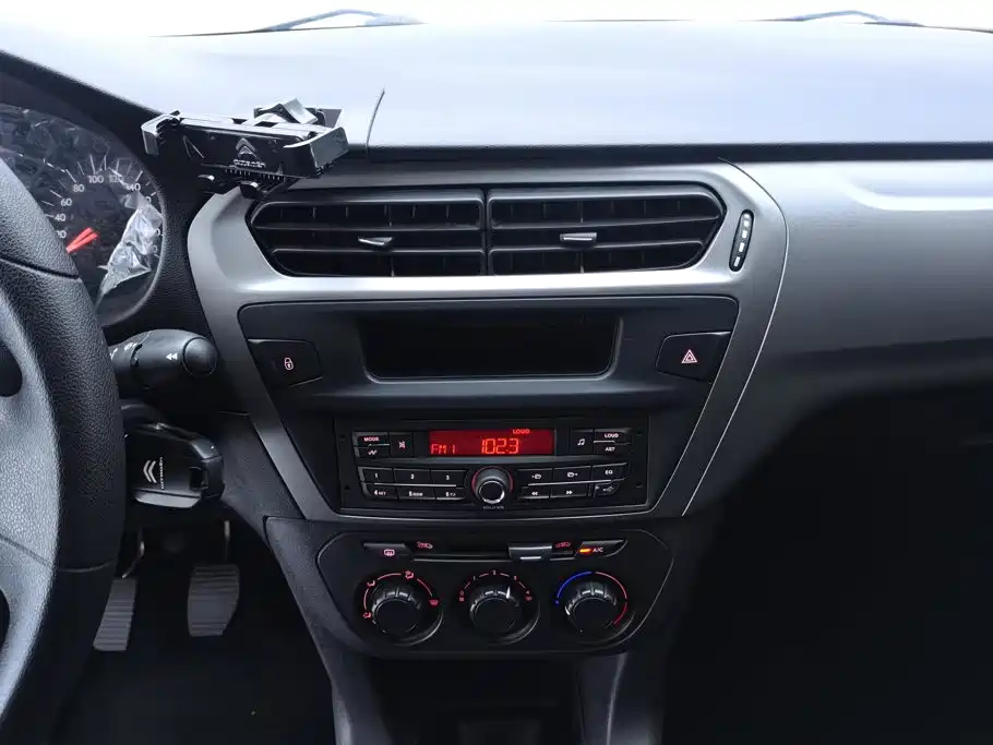 Citroen Elysee — миниатюра 13