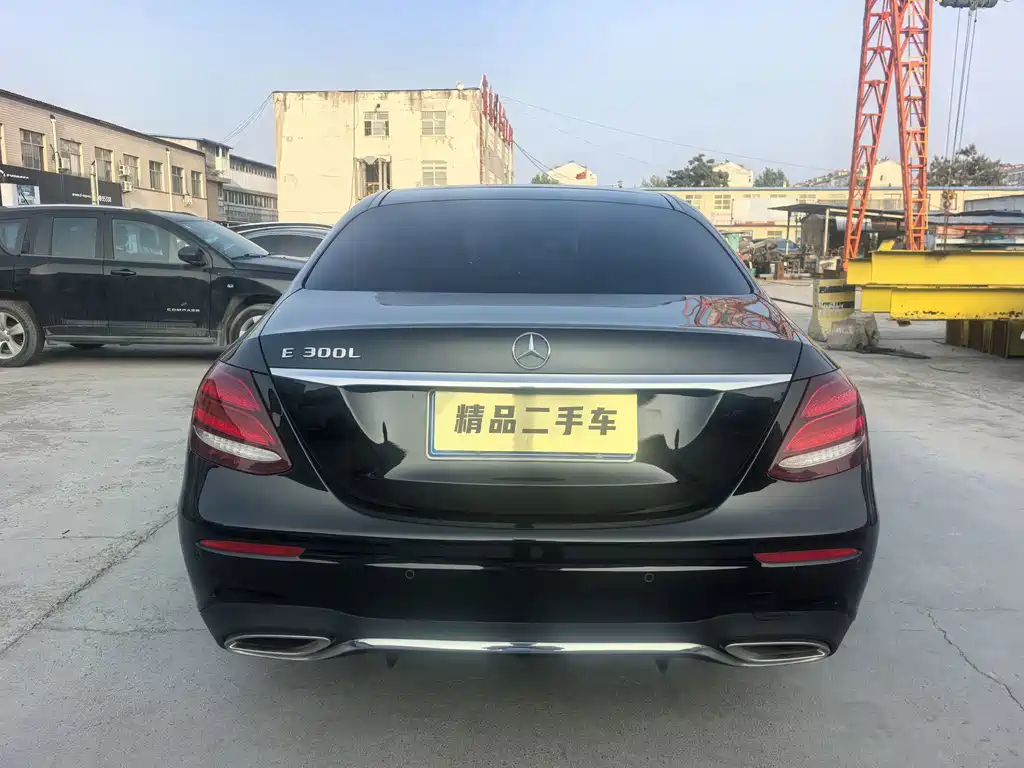 Mercedes-Benz E-Class — миниатюра 6
