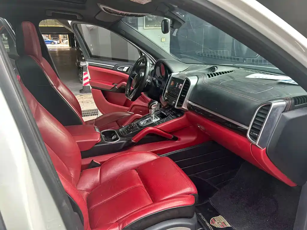 PORSCHE CAYENNE