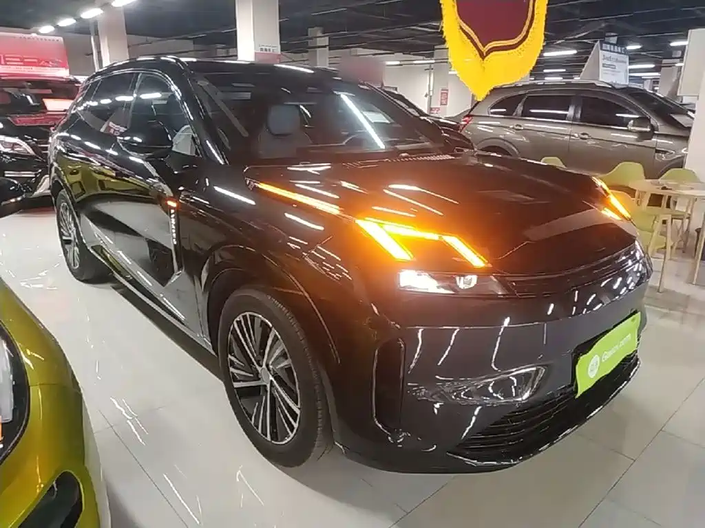 Lynk & Co 08 EM-P 2023 220km Halo