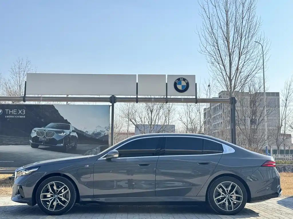 BMW I5