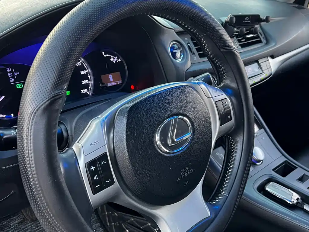 Lexus CT — миниатюра 13