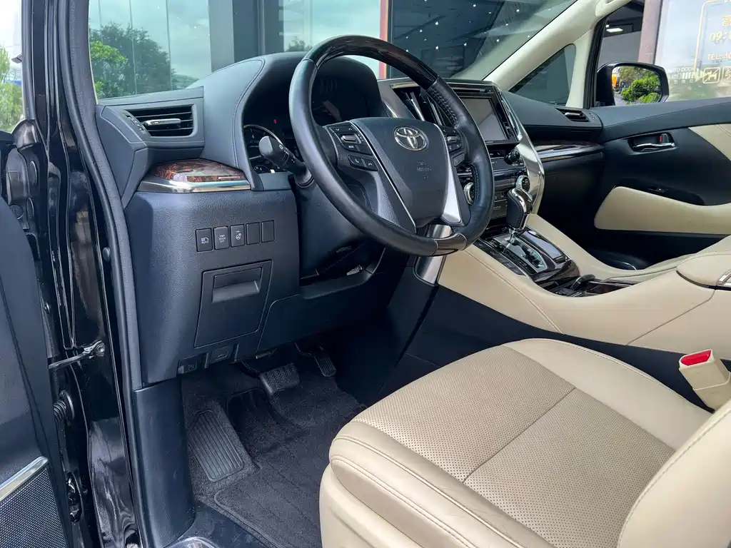 Toyota Alphard 2018 3.5L Luxury