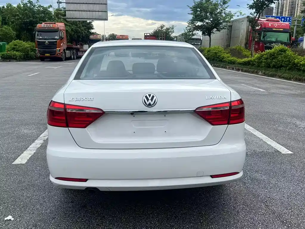 Volkswagen Lavida 2015 1.6L AT