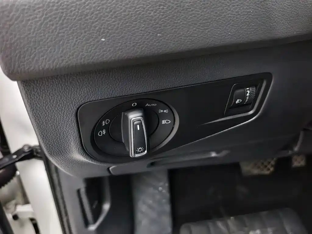 Volkswagen Tiguan L — миниатюра 12