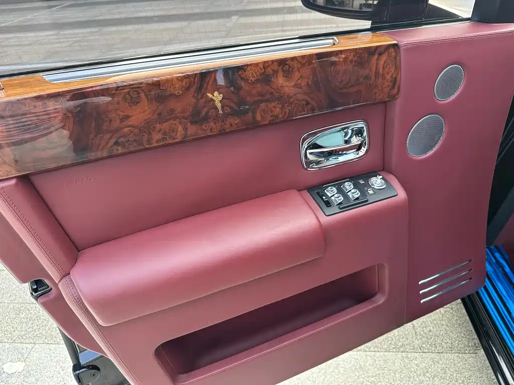 Rolls-Royce Phantom — миниатюра 21