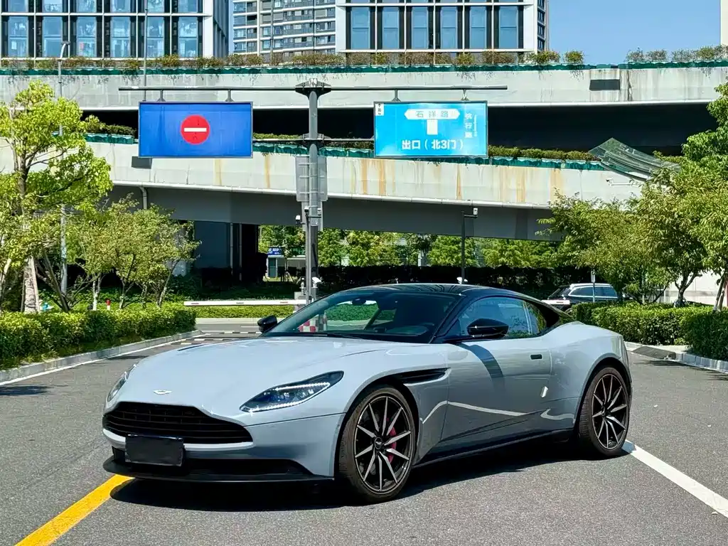ASTON MARTIN DB11