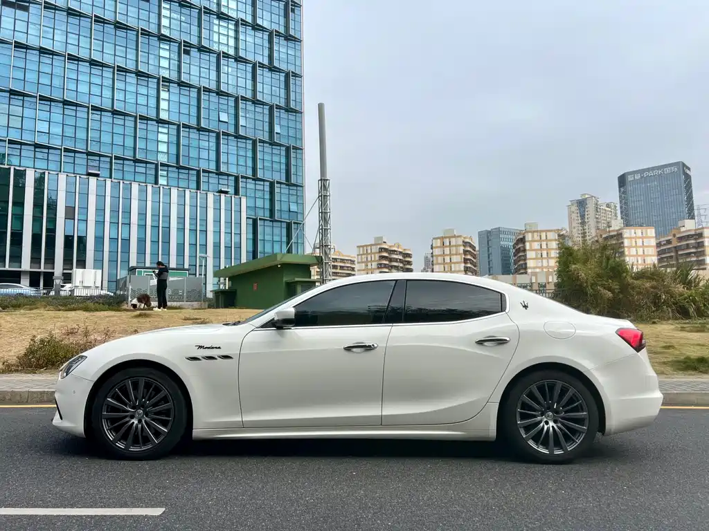 MASERATI GHIBLI