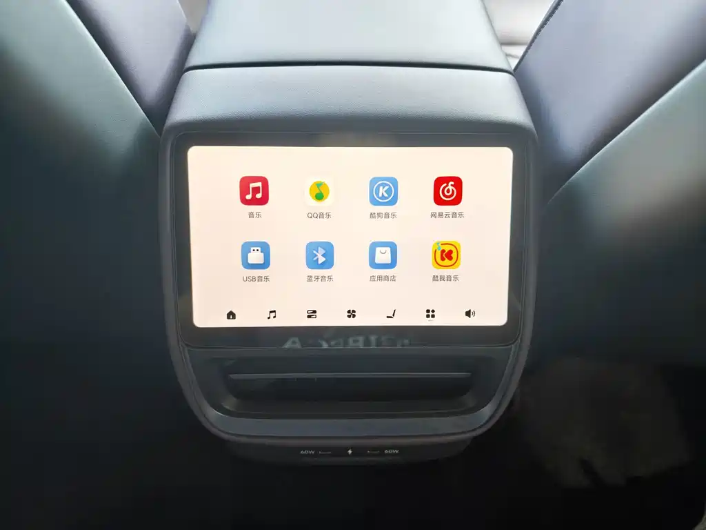 XPeng P7 — миниатюра 16