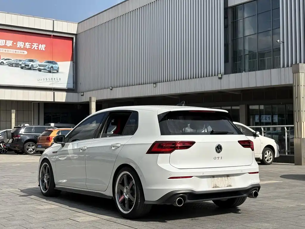 Volkswagen Golf GTI — миниатюра 8