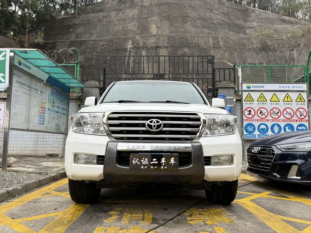 Toyota Land Cruiser 2010 4.7L AT VX