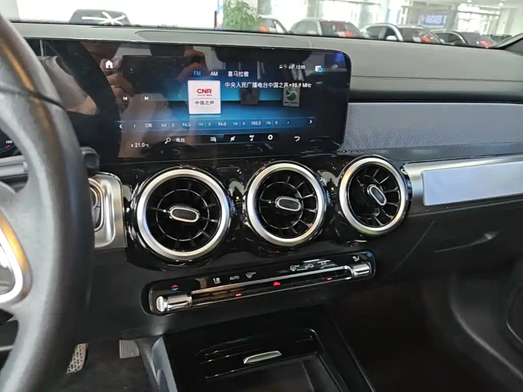 Mercedes-Benz GLB — миниатюра 13