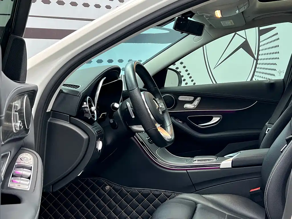 Mercedes-Benz C-Class — миниатюра 6