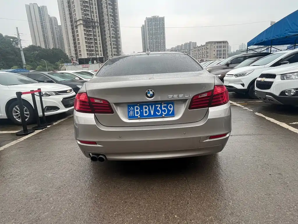 BMW 5 Series — миниатюра 7
