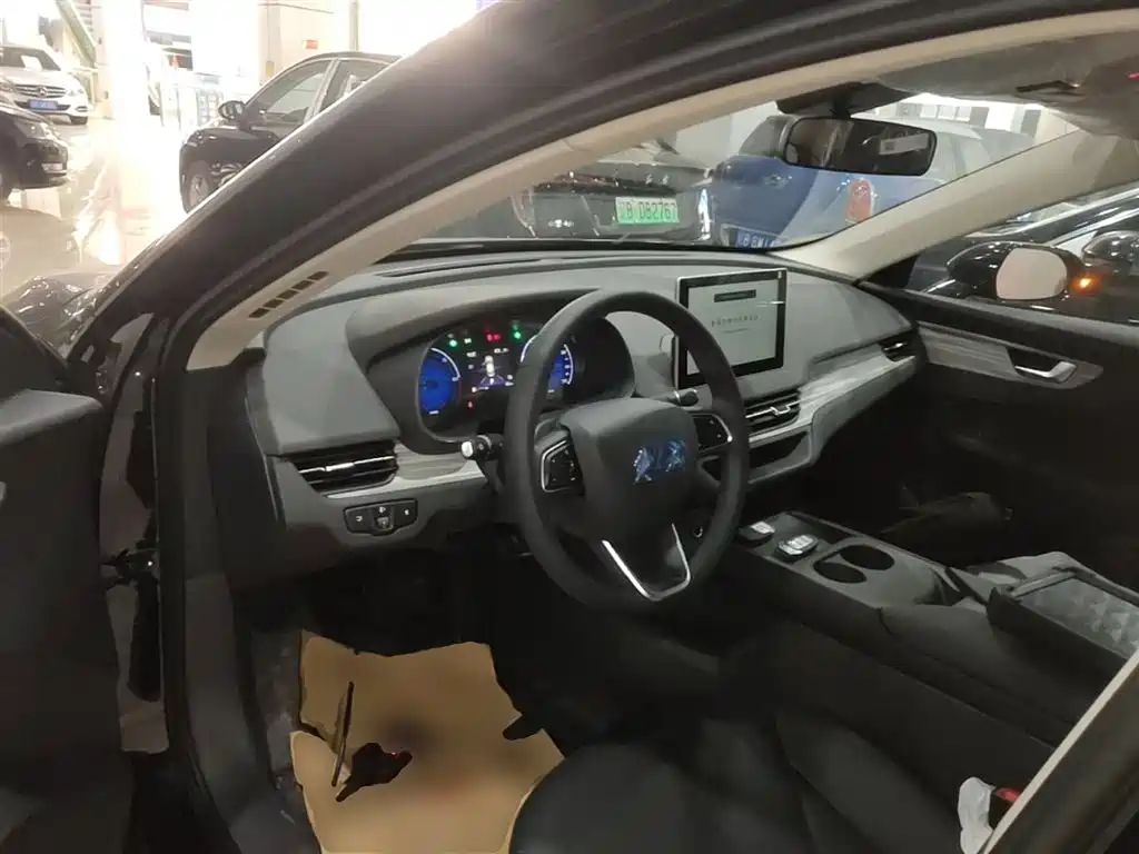 Hongqi E-QM5 2025 500km