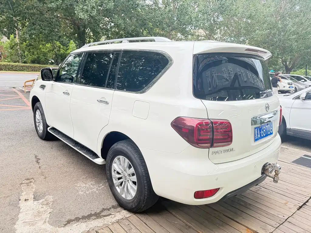 Nissan Patrol — миниатюра 7