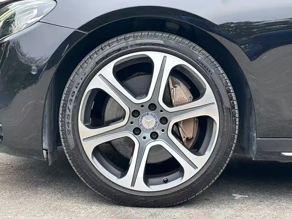 MERCEDES-BENZ E CLASS