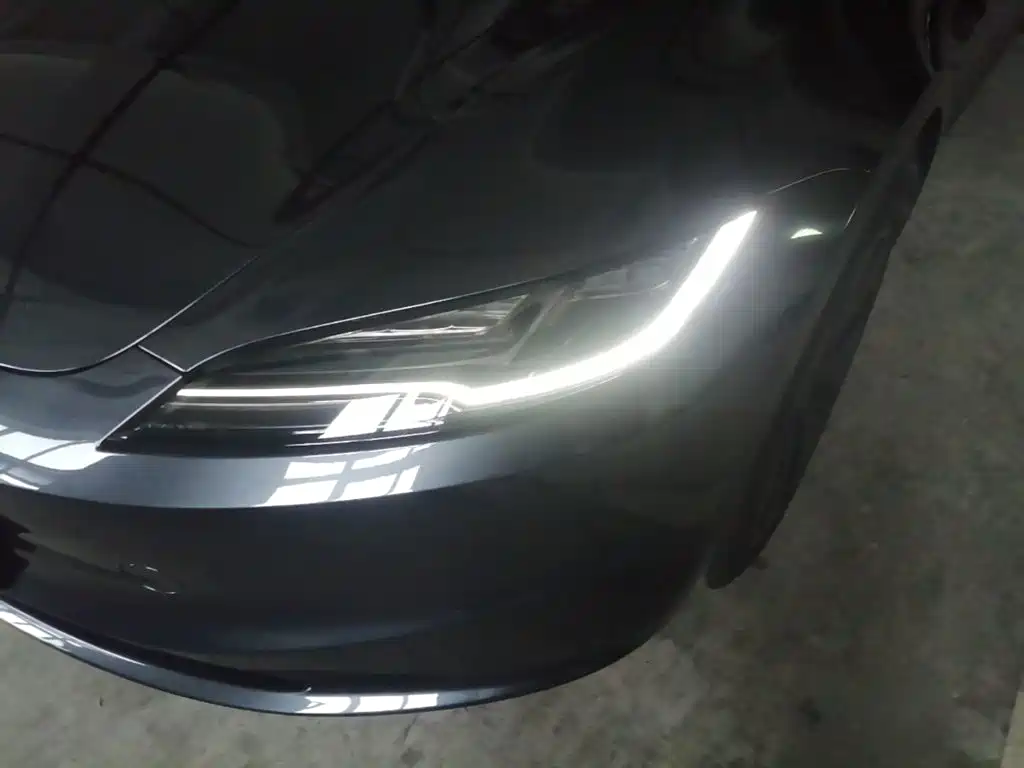Tesla Model 3 — миниатюра 24