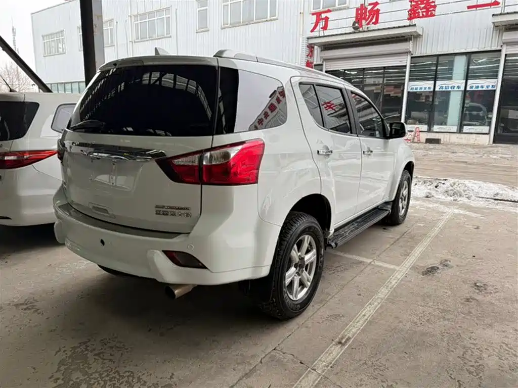 ISUZU MU X SHEPHERD RANGER