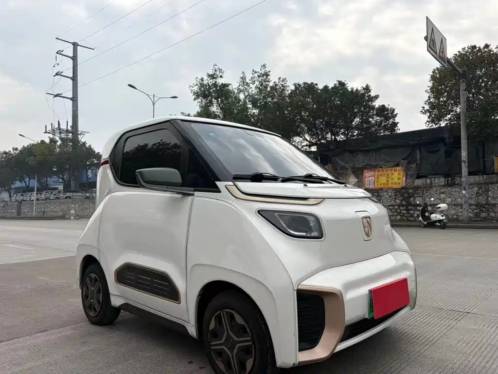 BAOJUN E200