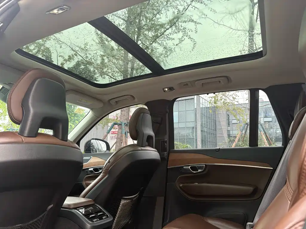 Volvo XC90 2018 T6 7 мест