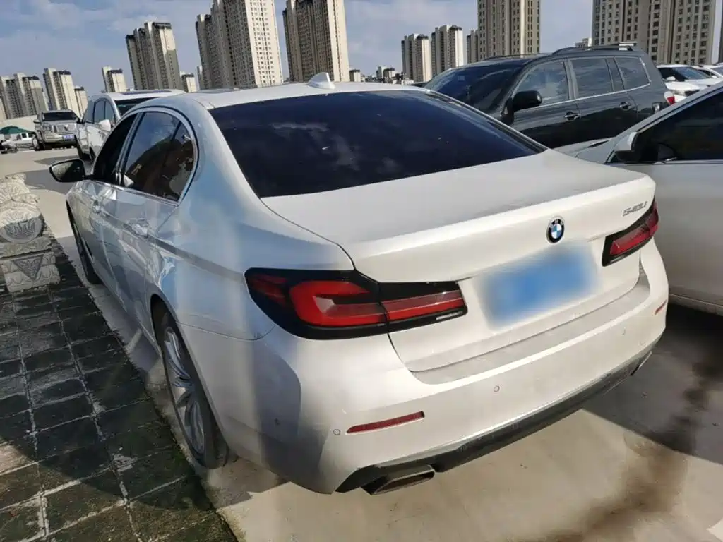BMW 5 Series — миниатюра 5