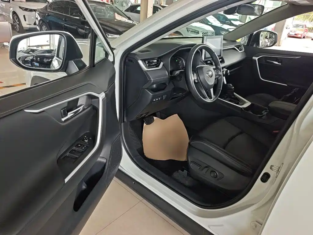 Toyota RAV4 — миниатюра 16
