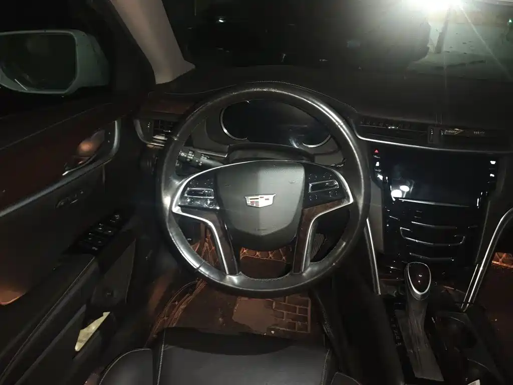 Cadillac XTS — миниатюра 6