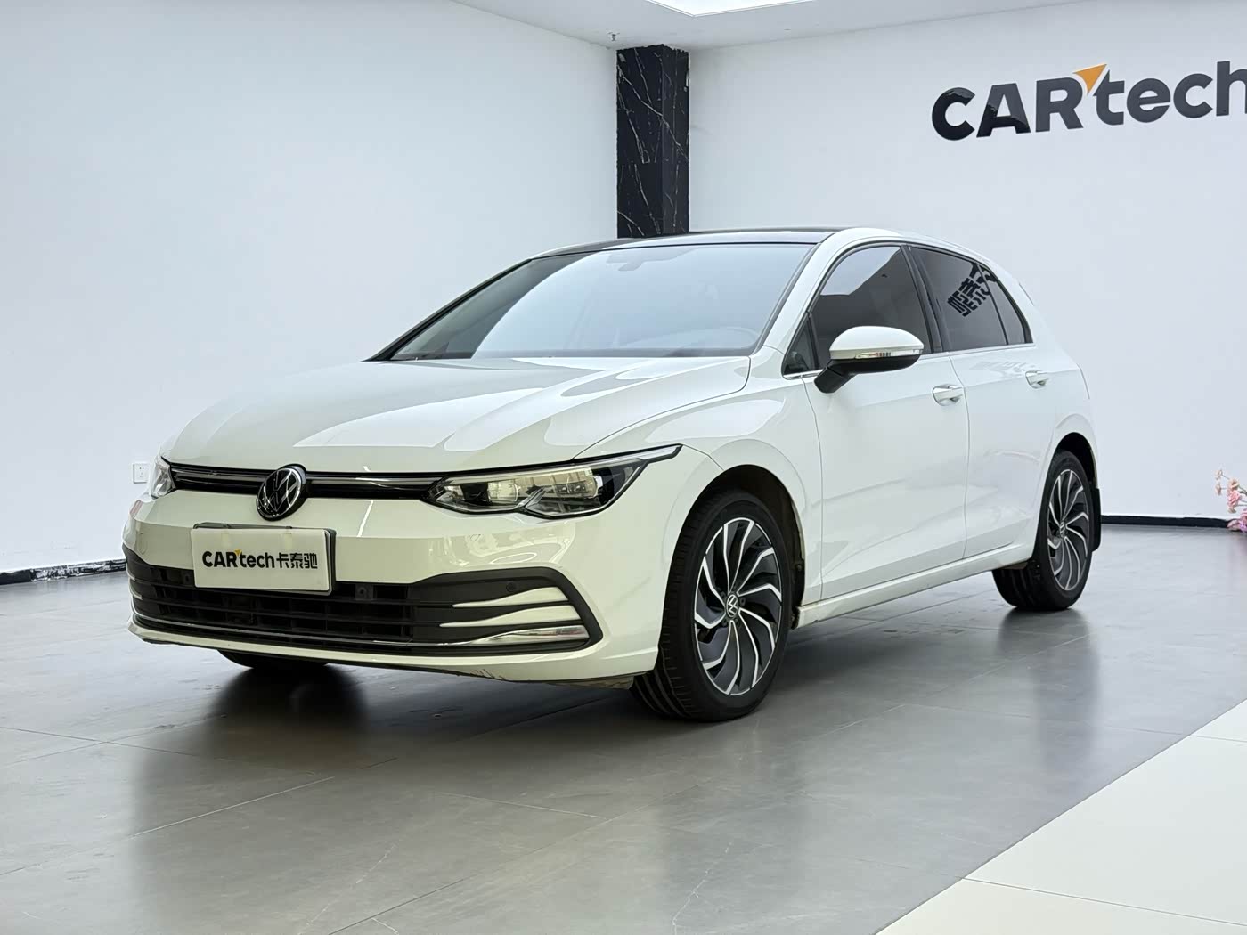 Volkswagen Golf 1.4 л 2021 г. Белый, пробег 49000 км