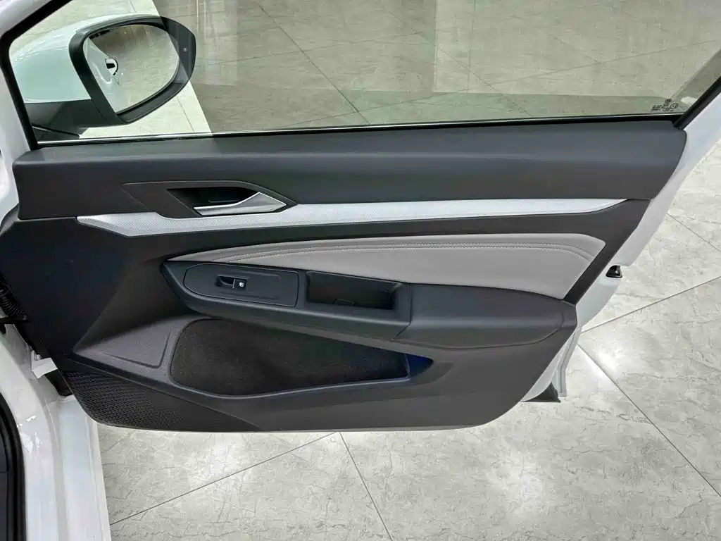 Volkswagen Golf — миниатюра 17