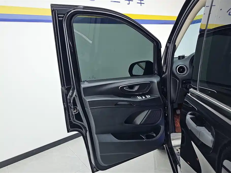 Mercedes-Benz Vito 2020 2.0T Elite 7 мест