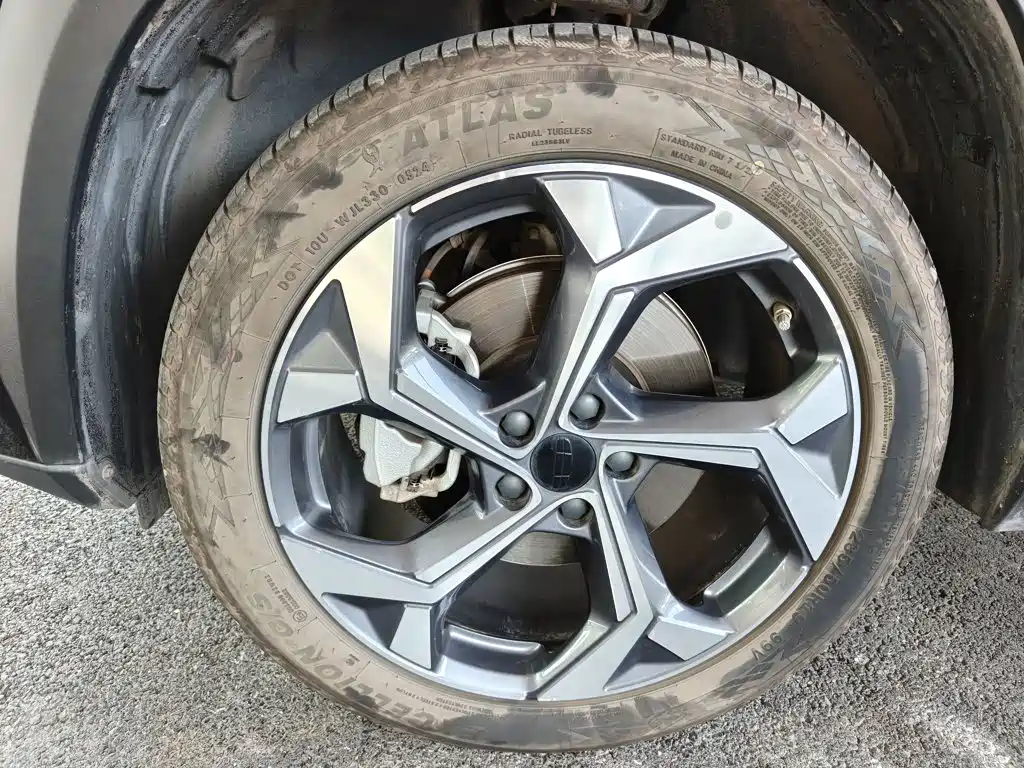 Geely Boyue L — миниатюра 23