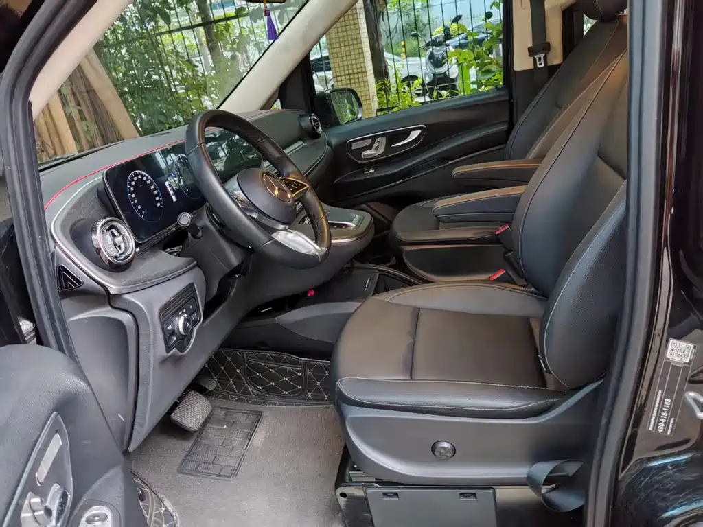 Mercedes-Benz Vito 2023 2.0T 7 мест