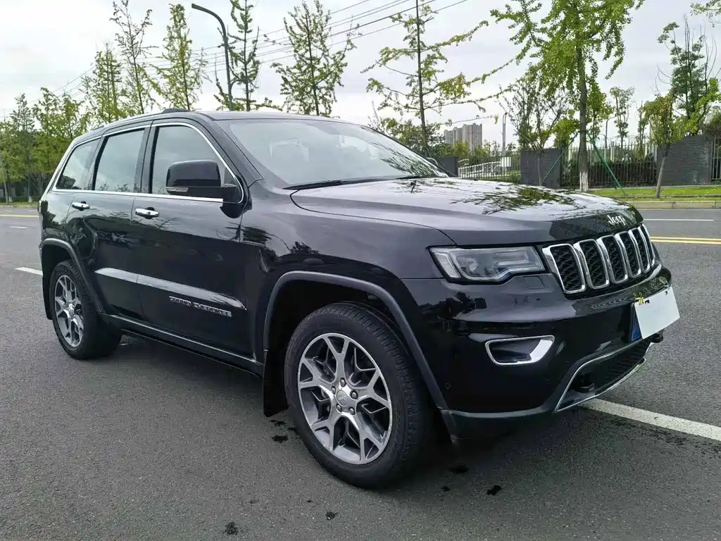 Jeep Grand Cherokee (Import) — миниатюра 3