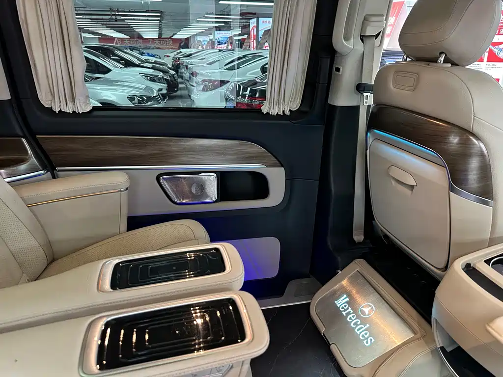 Mercedes-Benz V-Class — миниатюра 30
