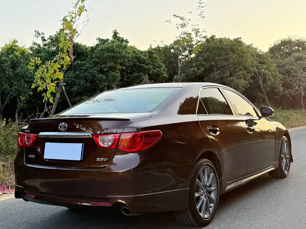 Toyota Reiz 2012 2.5V