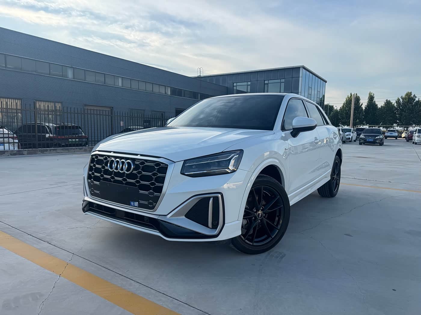 Audi Q2L 1.4 л 2023 г. Белый, пробег 9600 км