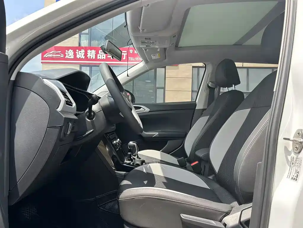 Volkswagen Tacqua 2020 1.5L AT